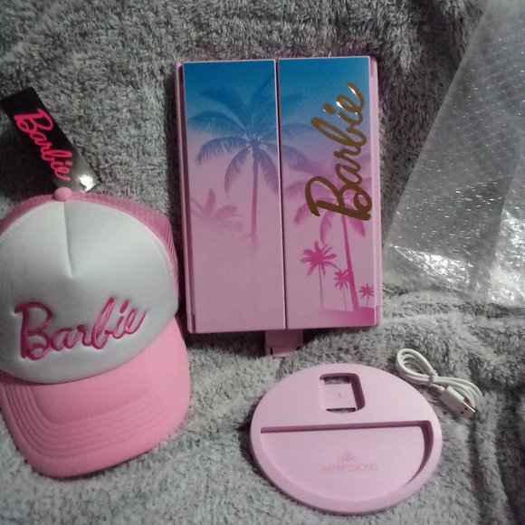 Barbie 🌴  Trifold LED Tri-Tone Makeup Mirror with Magnifiction NWT - Picture 6 of 13